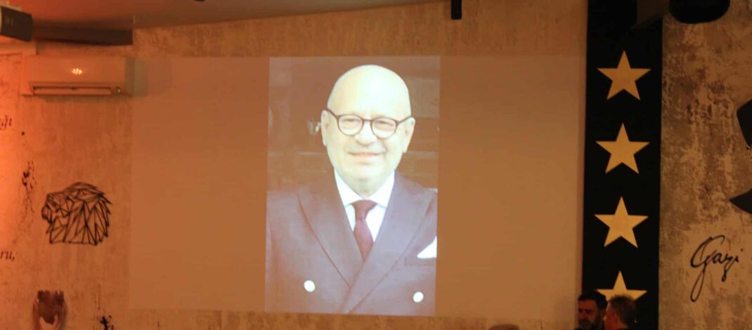 Galatasaray Derneğinde Fikret Tustaş İçin Taziye Toplantısı