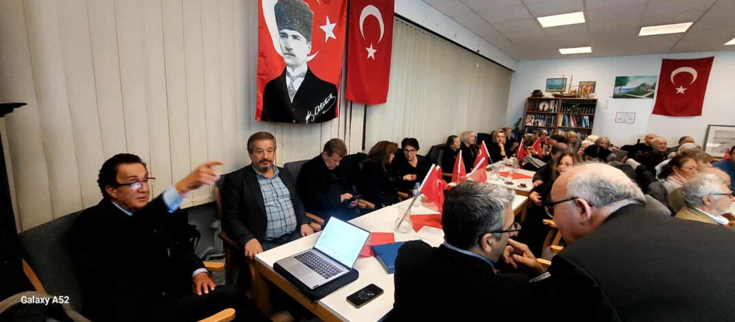 Hamburg’da Ata’ya Saygı: Atatürkçü Düşünce Derneği’nden Anlamlı Anma Töreni