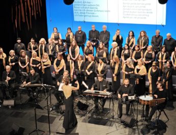 MENEKSCHE Konserinde İnsanlığın Coşkulu Evrensel Dili