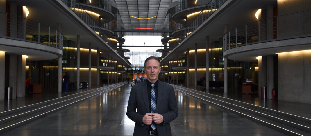 SPD’li Milletvekili Macit Karaahmetoğlu’ndan CDU’nun vatandaşlık önerisine tepki: “Belirleyici olan süre değil, niteliklerdir”