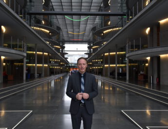 SPD’li Milletvekili Macit Karaahmetoğlu’ndan CDU’nun vatandaşlık önerisine tepki: “Belirleyici olan süre değil, niteliklerdir”