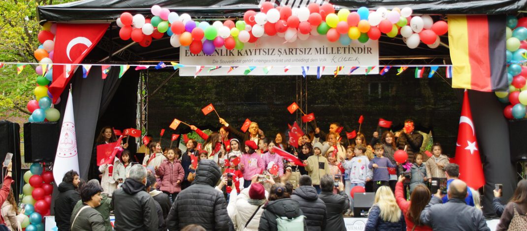 Hamburg’da Binlerce Katılımla 23 Nisan Coşkusu