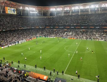 İstanbul’da Avrupa gecesi: Aston Villa kupaya uzandı, Freiburg taraftarı gönülleri kazandı