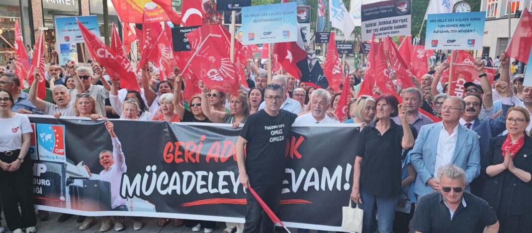 CHP Hamburg Birliği’nden “Mutlak Butlan” Olayını Protesto Mitingi