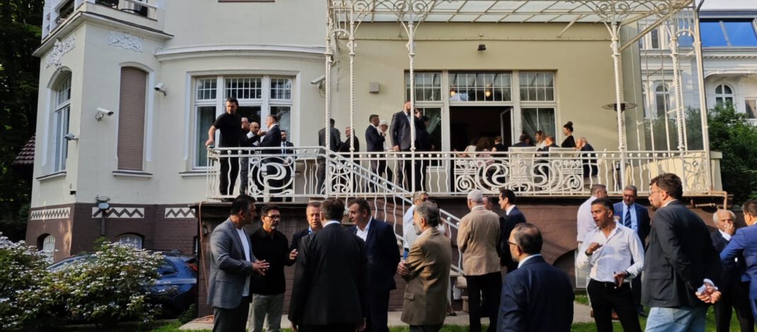 Hamburg’da Büyükelçi Buluşması: Davet Listesi Tartışma Yarattı!