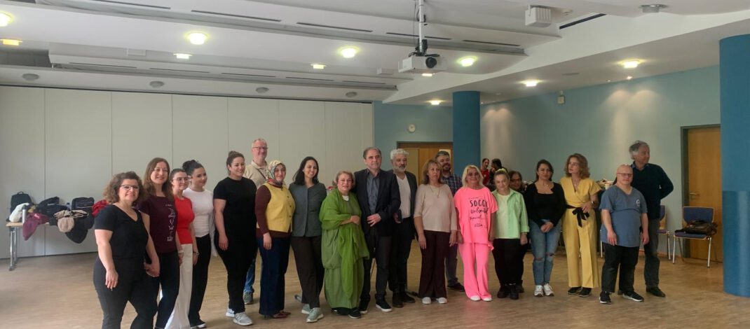 ÇEVRE TEMALI “DÖRT ÇEYREK” OYUNU HAMBURG TÜRK MEDYASI İLE BULUŞTU