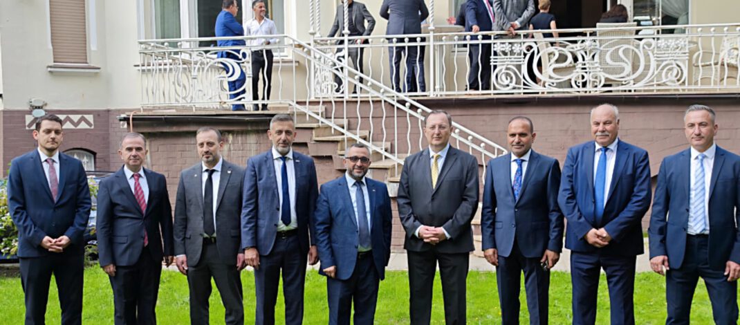 T.C. Berlin Büyükelçisi Gökhan Turan, Hamburg’da STK Temsilcileri ve İş İnsanlarıyla Buluştu